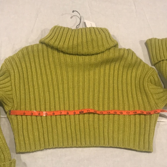 Cotton Candy LA Green Chunky Ribbed Cuffed Cowl Neck Cropped Sweater M - Picture 11 of 11